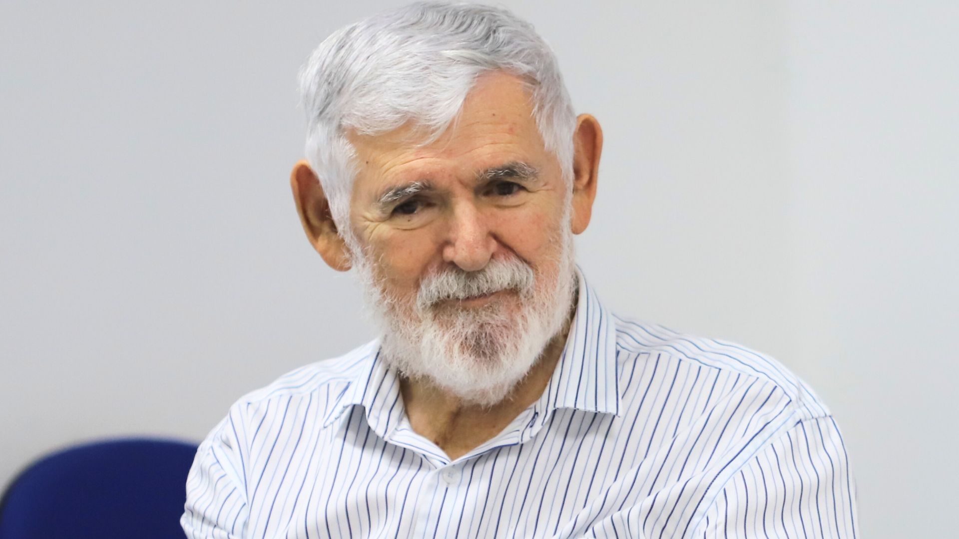 Luiz Couto recebendo título Doutor Honoris Causa