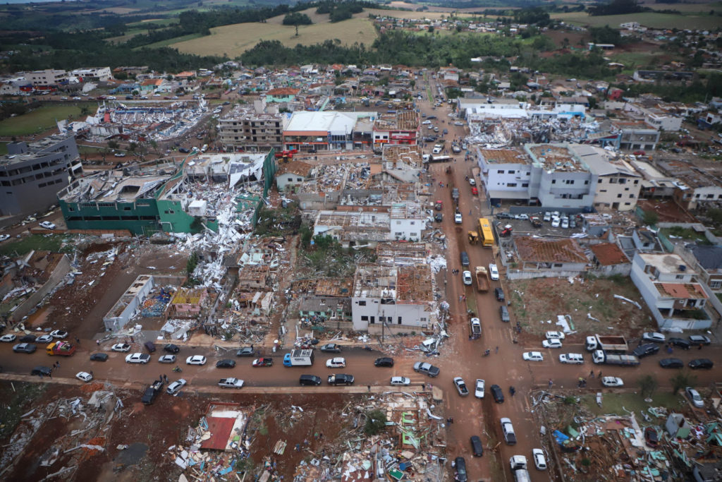 Casas destruídas por tornado